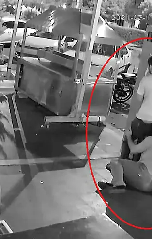Restoranda dehşet anları! İşletmeci yaralandı, müşteriler korkudan saklandı! Olay anı kameralara böyle yansıdı!