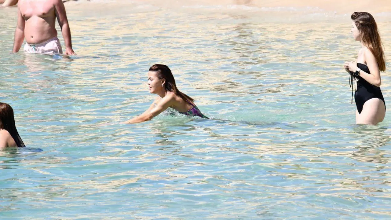 İşin aslı tatil! 2017 Best Model of The World güzeli Aslıhan Karalar Çeşme’de büyüledi