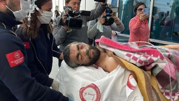 Hatay'da 278'inci saatte enkazdan çıkartılan Hakan Yasinoğlu Mersin'de tedaviye alındı | Sağlık durumu nasıl?-2