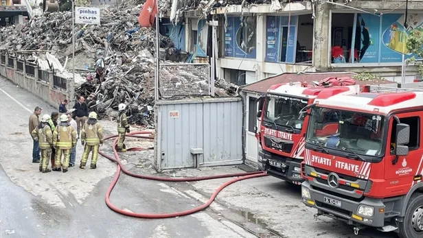 İmamoğlu Başakşehir'deki fabrika yangınına 70 saat sonra geldi! Kendisine tepki gösteren vatandaşı umursamadı-3