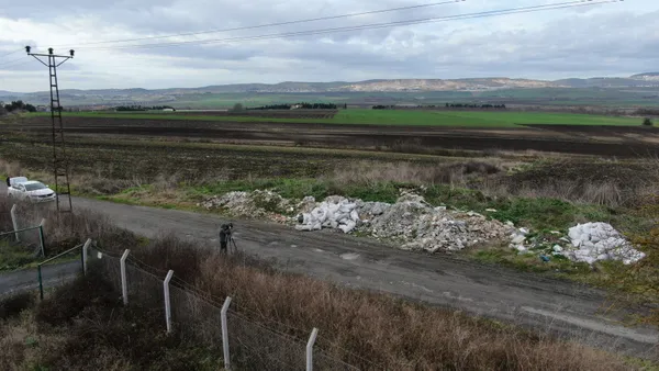 istanbulu-kuraklikla-birlikte-bekleyen-tehlike-gol-havzasi-kacak-dolum-sahasi-oldu-1609745838806.jpg İstanbul'u kuraklıkla birlikte bekleyen tehlike! Göl havzası kaçak dolum sahası oldu-7