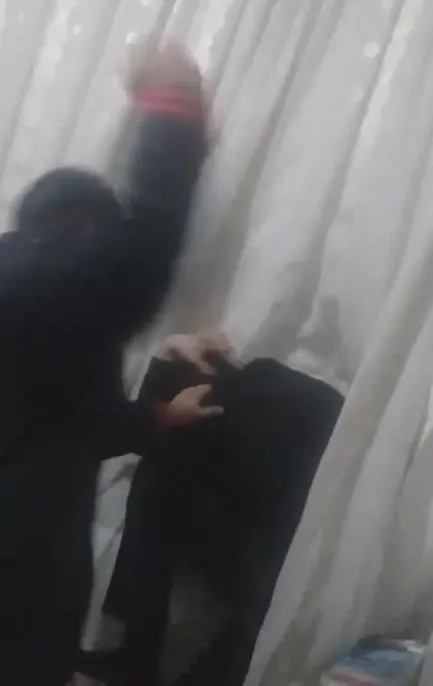 boyle-evlat-olmaz-olsun-esenyurtta-annesini-1702211879514.jpeg Böyle evlat olmaz olsun | Esenyurt'ta annenin çığlıklarına komşuları yetişti: Oğlum beni öldürecek-6