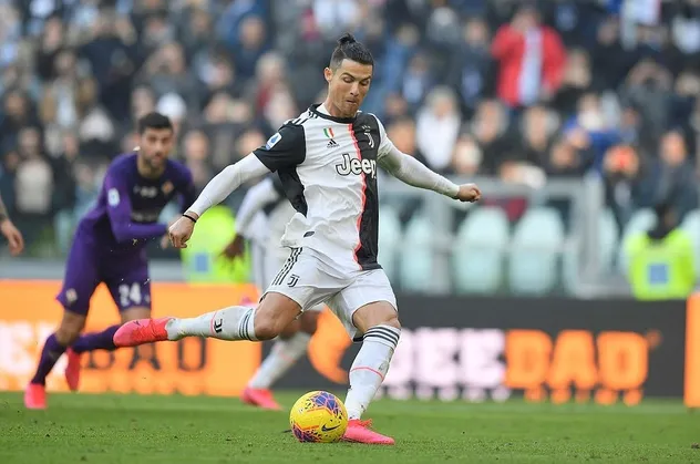 Cristiano Ronaldo'ya tazminat şoku!