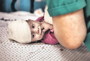 İsrail'den katliam! Bombalar altında yüzlerce çocuk öldü: Ellerine "cesetleri tanınsın" diye ad-soyadları yazıldı