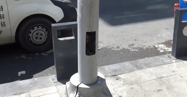 Sultangazi'de kapakları çalınan aydınlatma direkleri tehlike saçıyor! Esnaf tedirgin...