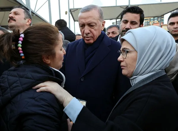 Başkan Erdoğan Diyarbakır'da duyurdu: "Üniversiteler uzaktan eğitime geçiyor KYK yurtları depremzedelere açılıyor"-4