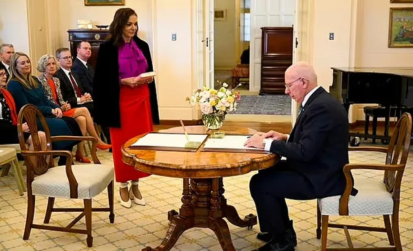 avustralyada-musluman-bakanlar-ellerinde-kuran-i-kerimle-yemin-etti-turkiyede-olsa-chp-itiraz-ederdi-1654183988159.jpg Avustralya'da Müslüman bakanlar ellerinde Kur'an-ı Kerim'le yemin etti! Türkiye'de olsa CHP itiraz ederdi-2