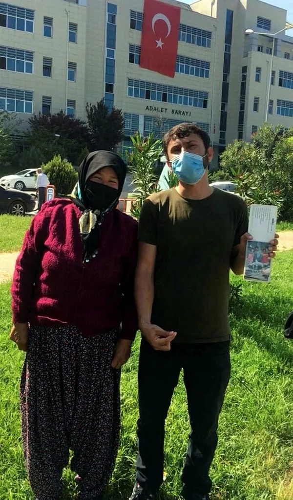 dna-testi-yaptirmamak-icin-pencereden-kacan-ciftci-bu-kez-basaramadi-biyolojik-evlattan-350-bin-lira-tazminat-1629544818955.jpg DNA testi yaptırmamak için pencereden kaçan çiftçi, bu kez başaramadı! Biyolojik evlattan 350 bin lira tazminat...-5