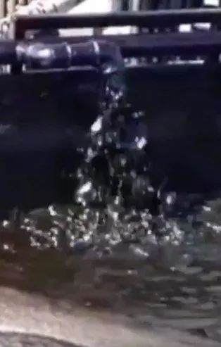 Diyarbakır'da "petrol yok" denilip üzerine beton dökülen kuyudan petrol fışkırıyor!