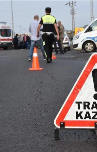 TEM’de 3 araç çarpıştı: 1 yaralı