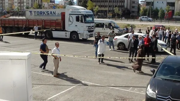 pazar-yerinde-silahli-saldiri-1-olu-1-yarali-1658942293682.jpg Pazar yerinde silahlı saldırı: 1 ölü, 1 yaralı-5