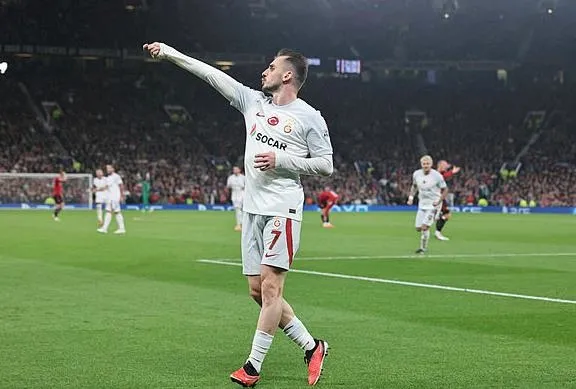 1696455994850.jpeg Galatasaray'ın Manchester United’ı devirmesiyle en çarpıcı yorum Rio Ferdinand'dan geldi: "İçinden geçti"-3