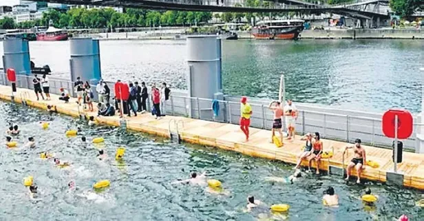 Paris'te Sen Nehri 102 yıl sonra yüzmeye açıldı