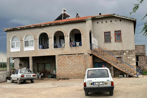 7-yil-yillik-cinayette-maktulun-esi-kardesi-ve-yengesi-gozaltinda-katil-cumhurbaskanindan-katilin-bulunmasini-istemis-1634284380431.jpg 7 yıllık cinayette maktulün eşi, kardeşi ve yengesi gözaltında! Katil cumhurbaşkanından katilin bulunmasını istemiş-2