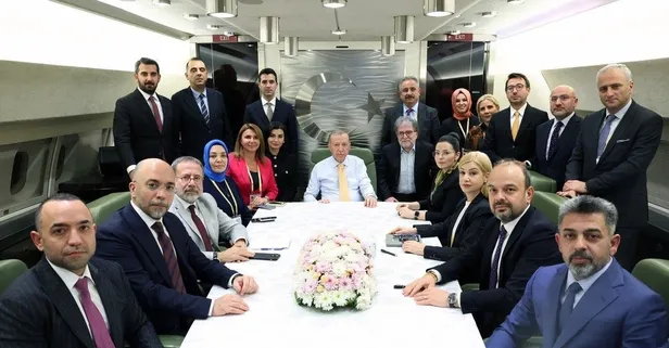 Başkan Erdoğan'dan Kahire'deki D-8 zirvesi dönüşü uçakta önemli açıklamalar