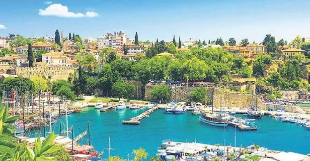 Çifte rekor: Turistler Antalya’ya koşuyor