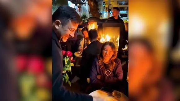 cumhur-ittifaki-izmir-belediye-baskan-adayi-hamza-dagin-alsancak-ziyaretinde-renkli-goruntuler-hamza-abi-oyum-1706985994159.jpeg Cumhur İttifakı İzmir Belediye Başkan adayı Hamza Dağ'ın Alsancak ziyaretinde renkli görüntüler: Hamza Abi oyum sana-3