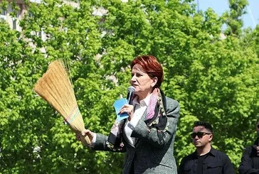Meral Akşener'in süpürge rezaletine sosyal medyadan tepki: "Dünyaya gelmiş geçmiş en edepsiz siyasetçi!"
