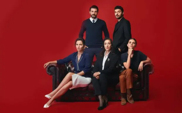 Kırmızı Oda oyuncuları patır patır dökülüyor Boncuk'un ardından başrol apar topar diziden ayrıldı! Ama TV 8'de gidenin yeri çabuk doldu-2