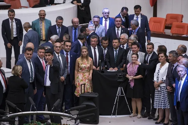 CHP'nin TBMM'deki ergen oyunları çabuk bitti-1