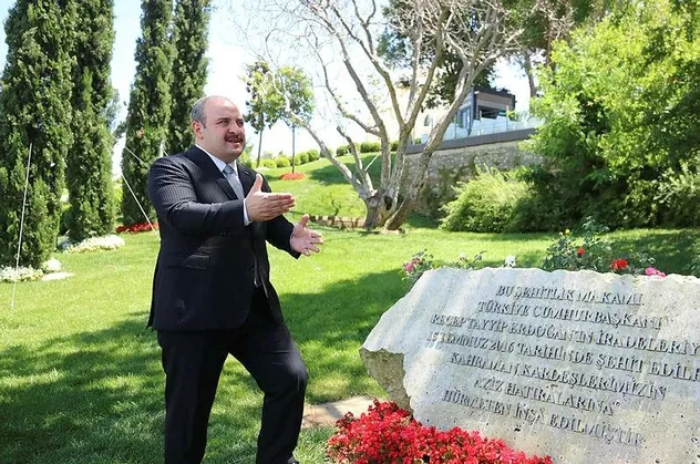 Bakan Varank, 15 Temmuz şehidi ağabeyini anlattı: "Biz korkarsak herkes korkar" diyerek dışarı çıktı