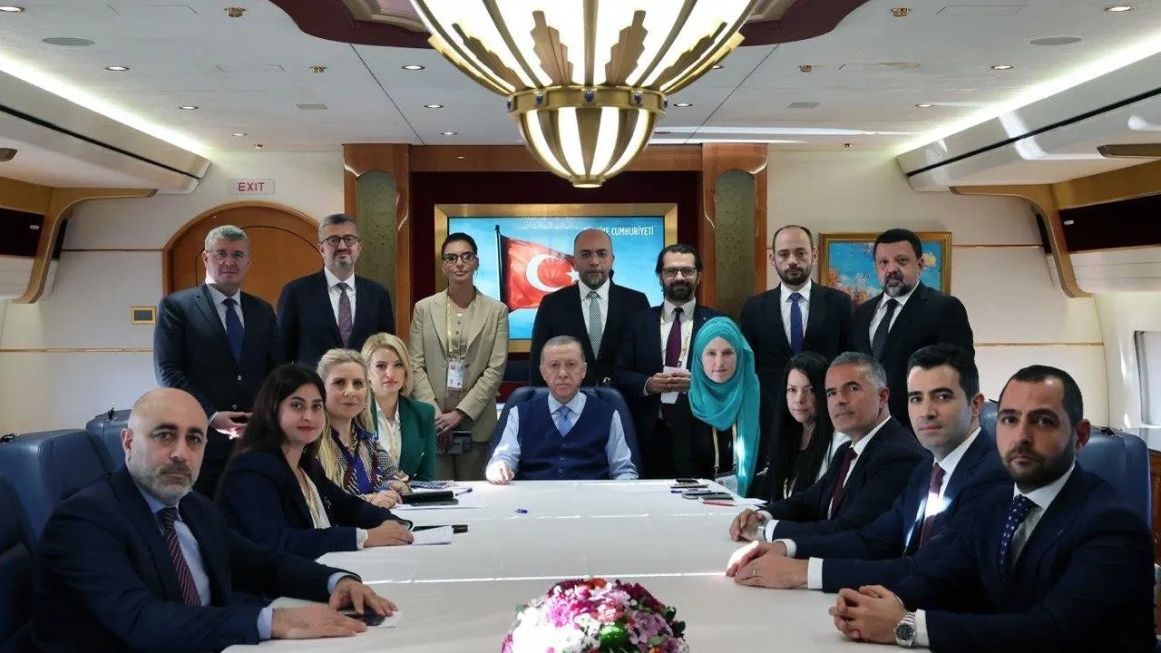 Başkan Erdoğan’dan Katar dönüşü uçakta önemli açıklamalar
