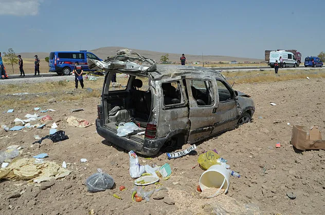 Aksaray'da kontrolden çıkan araç şarampole uçtu: 1 ölü, 4 yaralı