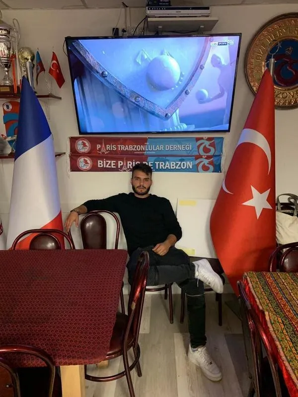 Fransız yargıçtan gurbetçi taraftar Mustafa Likos'a şampiyonluk izni! Trabzonspor’un şampiyonluğunu ve oraya gelmeyi düşünüyorum.-4