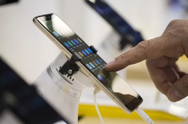 Resmi Gazete'de yayımlandı! Cep telefonlarına taksit düzenlemesi! Taksit sayısı ve limitlerde değişiklik!