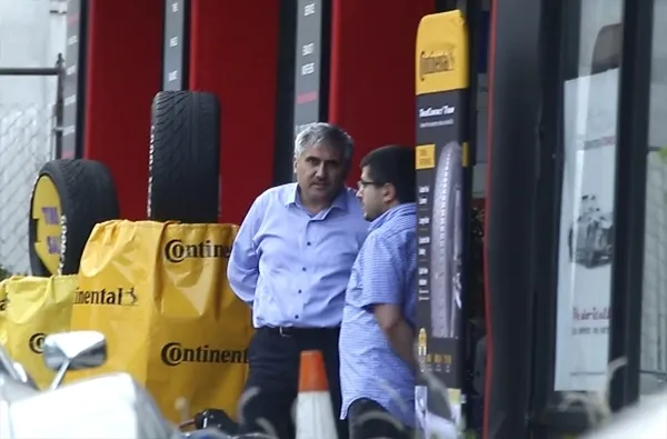 Adil Öksüz'ün kayınbiraderi ABD bayrağını öperken görüntülendi-8