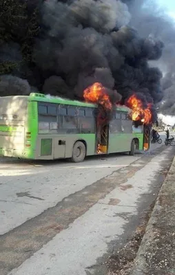 Tahliye otobüslerini ateşe verdiler