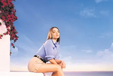 Güzel oyuncu Özge Özacar Cannes yolcusu!