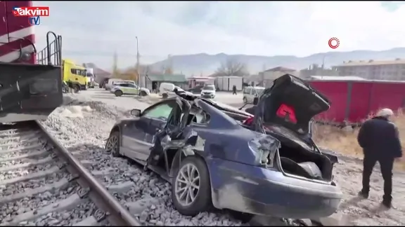 Malatya'da yük treni otomobil ile çarpıştı