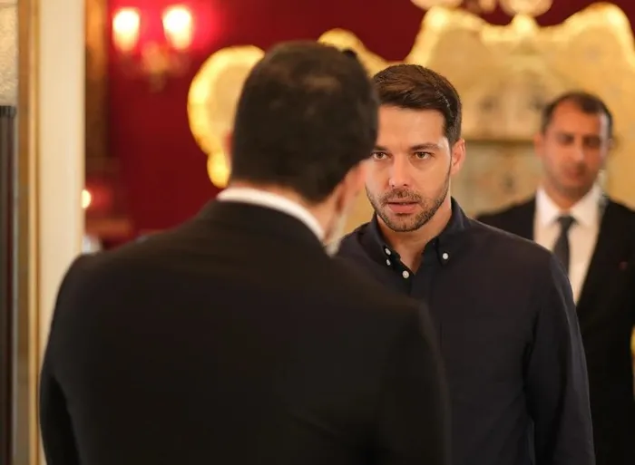 ask-entrika-ve-zorlu-sinavlar-altin-kafes-ilk-bolumu-ile-atv-ekranlarinda-1701623920522.jpeg Milyonlar ekrana kilitlendi | Altın Kafes ilk bölümü ile ATV ekranlarında tam puanı kaptı! Yeni dizinin oyuncuları kim, konusu nedir?-13