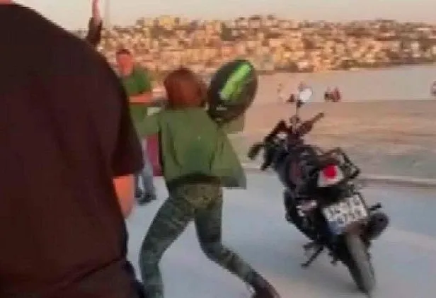 Büyükçekmece'de motosiklet gerginliği! Çocuğuma çarpacaktın deyip kadını darbetti-5