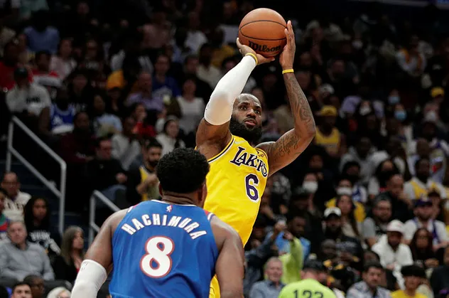 LeBron James NBA tarihine geçti! Tarihin en skorer 2'nci ismi oldu