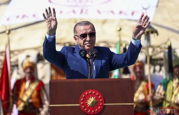 Malazgirt Zaferi'nin 951. yıl dönümünde Ahlat'tan coşku dolu kareler! Başkan Erdoğan ve Devlet Bahçeli Selçuklu mezarını ziyaret etti - 12