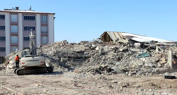 anadoluda-insa-ve-ihya-zamani-kentler-yeniden-kurulacak-1676694995746.jpg Anadolu'da inşa ve ihya zamanı: Kentler yeniden kurulacak-11