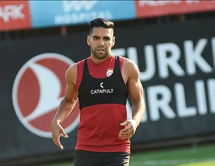 Falcao gitti Mohamed kaldı