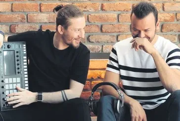 Parmağını kırdı