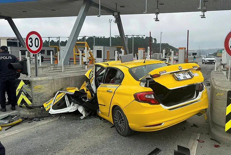 Taksici öldü yolcu ağır yaralı