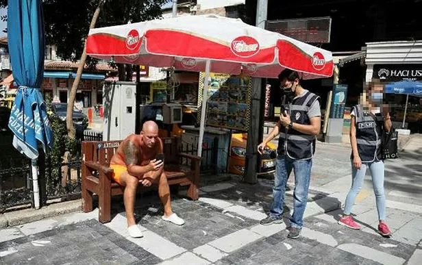 antalyada-polise-ahlaksiz-ifadeler-kullanan-ingiliz-turist-yeniden-gozaltina-alindi-1620167047825.jpeg Antalya'da polise ahlaksız ifadeler kullanan İngiliz turist yeniden gözaltına alındı!-6