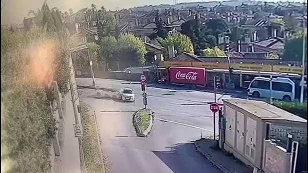 Tuzla’daki feci kaza kamerada! Baba ve 8 yaşındaki oğlu hayatını kaybetti-3