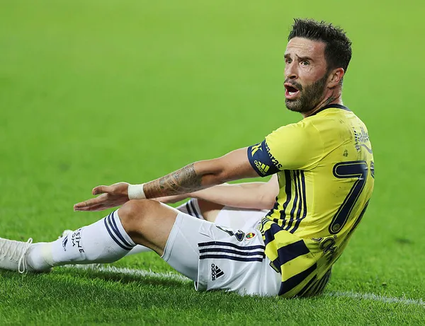 1625812565147.jpg Gökhan Gönül Fenerbahçe'den ayrılıyor mu?-3