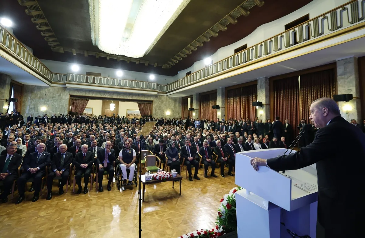 baskan-erdogandan-tbmmde-yeni-feto-uyarisi-tehlike-hala-devam-ediyor-gardimizi-dusurmeyecegiz-1784131591232.jpeg Başkan Erdoğan’dan TBMM’de yeni FETÖ uyarısı: Tehlike hâlâ devam ediyor gardımızı düşürmeyeceğiz!-5