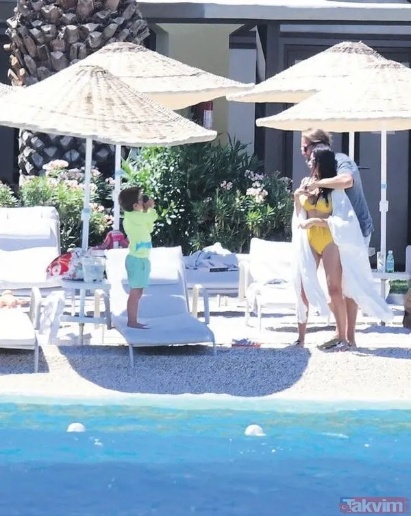 Engin Altan Düzyatan ve eşi Neslişah Alkoçlar oğulları Emir'le ilk kez görüntülendi! Neslişah sarı mayosuyla yaktı geçti - 10