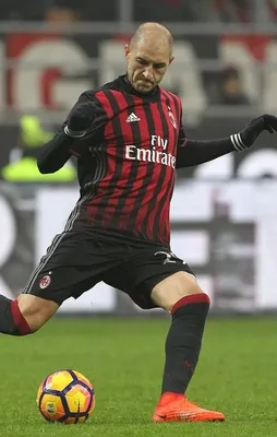 Fenerbahçe stoperini Milan'da buldu