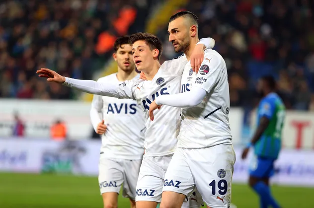 Paris Saint Germain, Fenerbahçeli Arda Güler'i transfer etmek için hamle yapmaya hazırlanıyor!