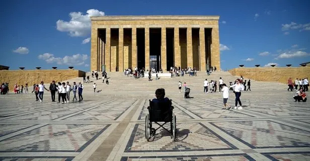 Bedensel engelli Yasemin’in Başkan Erdoğan’la tanışma ve Anıtkabir’i ziyaret etme hayali gerçek oldu