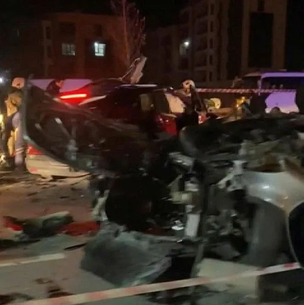 basaksehirde-feci-kaza-olu-ve-yarali-var-1704569017355.jpeg Başakşehir’de feci kaza! 4 kişi hayatını kaybetti-3